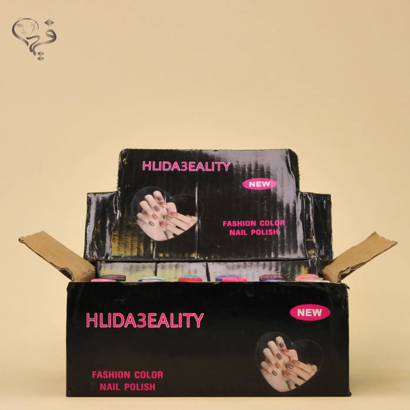 لاک ناخن مینیمال هدی جلد مشکی Huda