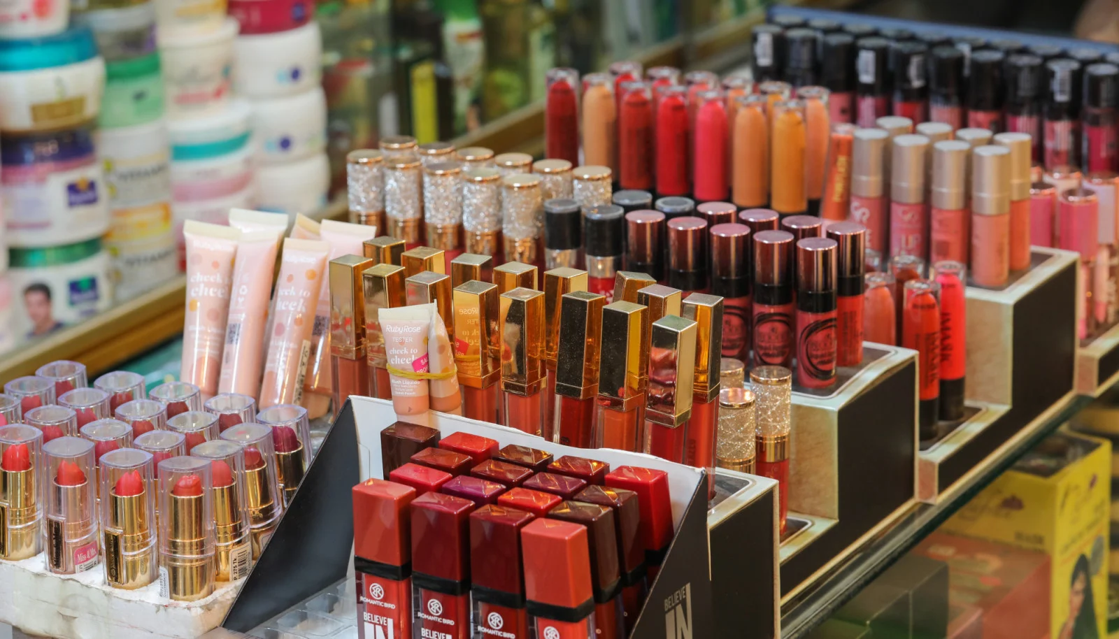 بهترین مرکز خرید لوازم آرایش در تهران